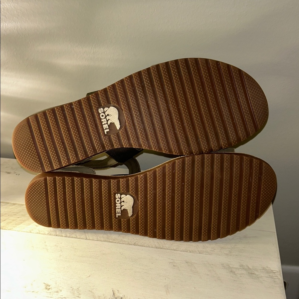 Women's Sorel Olive Color Sandals 9.5 - Picture 6 of 8